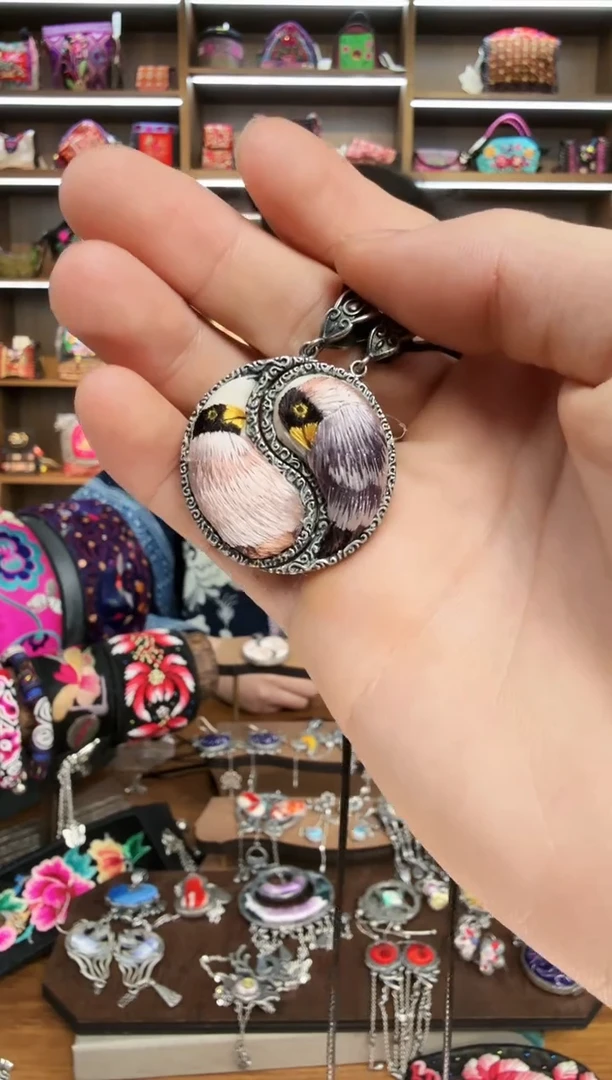 【闪购商品】织绣163蒙阿苏苗绣传承