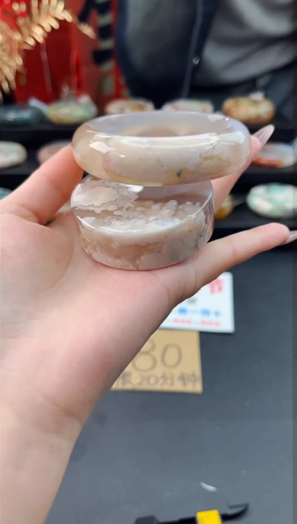 【闪购商品】石英质玉手镯未镶嵌赠送镯心（57圈口）无证书