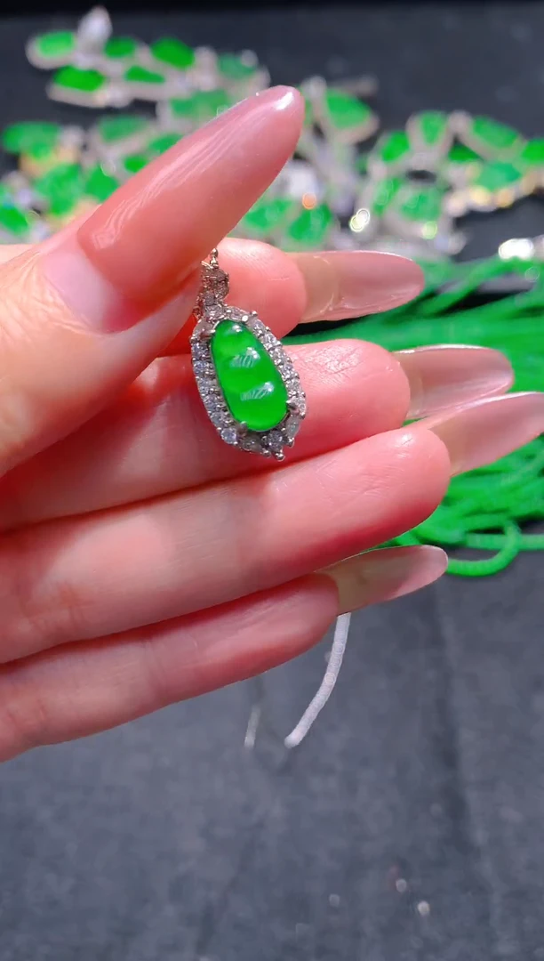 颈饰未镶嵌翡翠天然A货翡翠