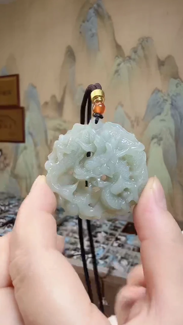 和田玉未镶嵌颈饰.