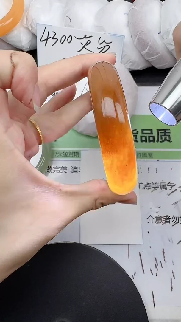 未镶嵌手镯石英质玉105/64-65
