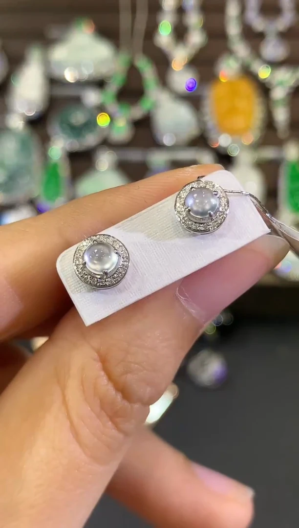 18K金镶嵌翡翠耳饰 B11