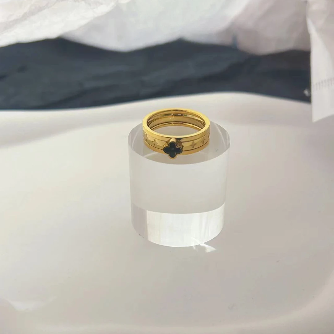 钛钢亚克力戒指 【Kiss娜】钛钢2743时尚一款两戴黑色情侣花朵戒指