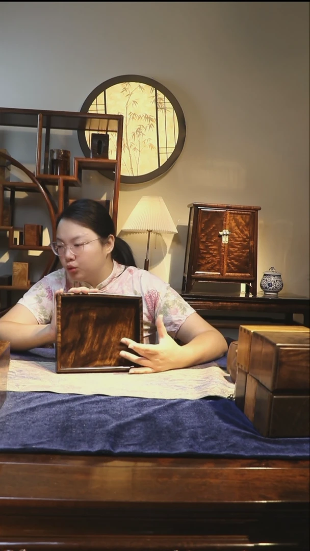 金丝楠阴沉木水波纹托盘