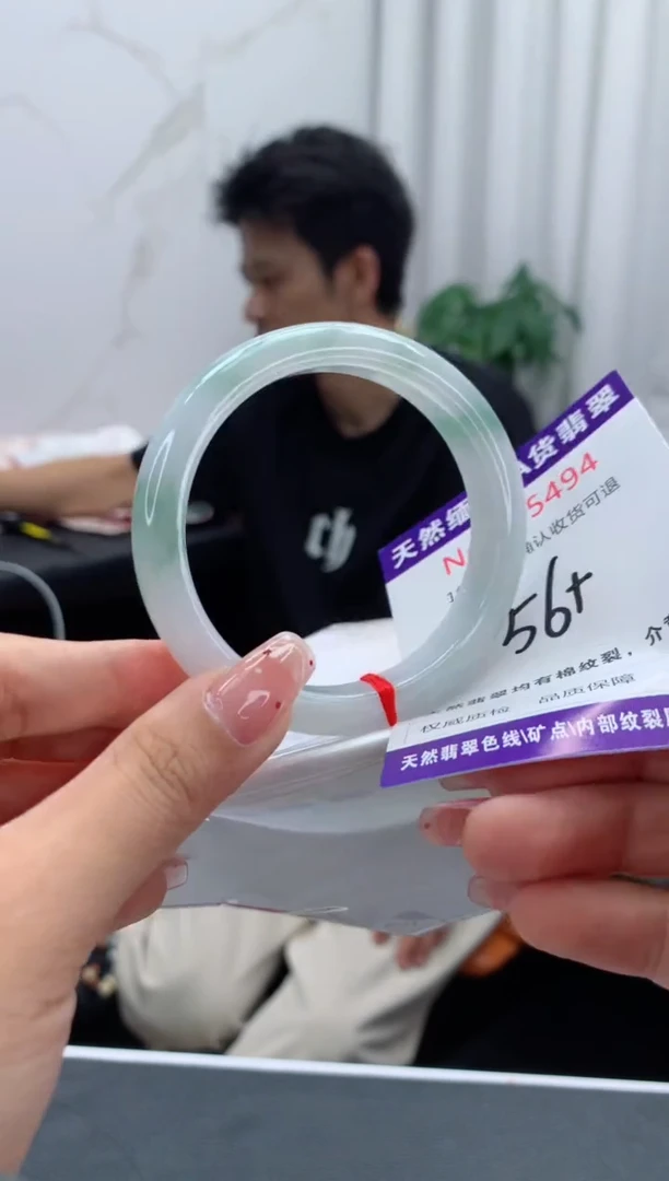 未镶嵌手镯翡翠有纹，完美者勿拍