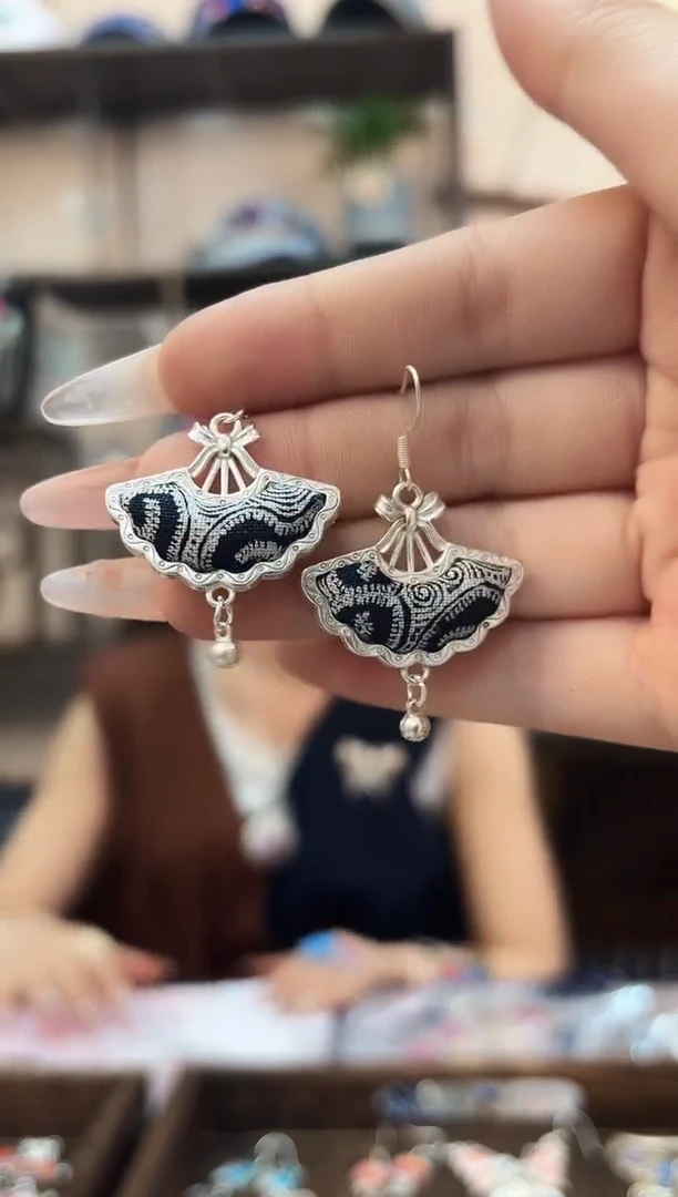 织绣民族风非遗老绣饰品620