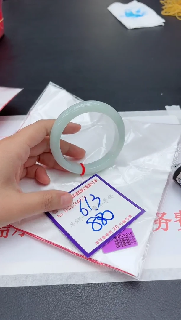 翡翠手镯未镶嵌1