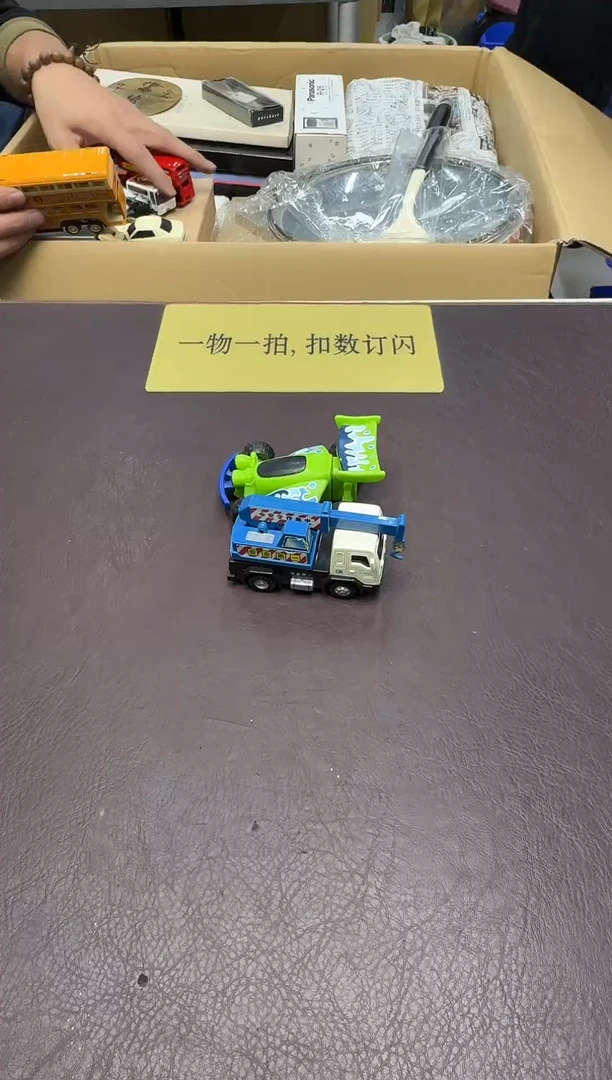手工艺品琉璃金**?75