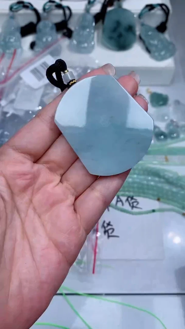 颈饰未镶嵌翡翠吊坠