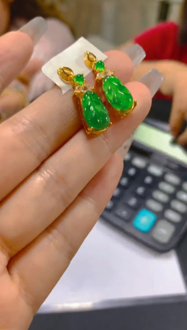 未镶嵌翡翠耳饰多样性发一