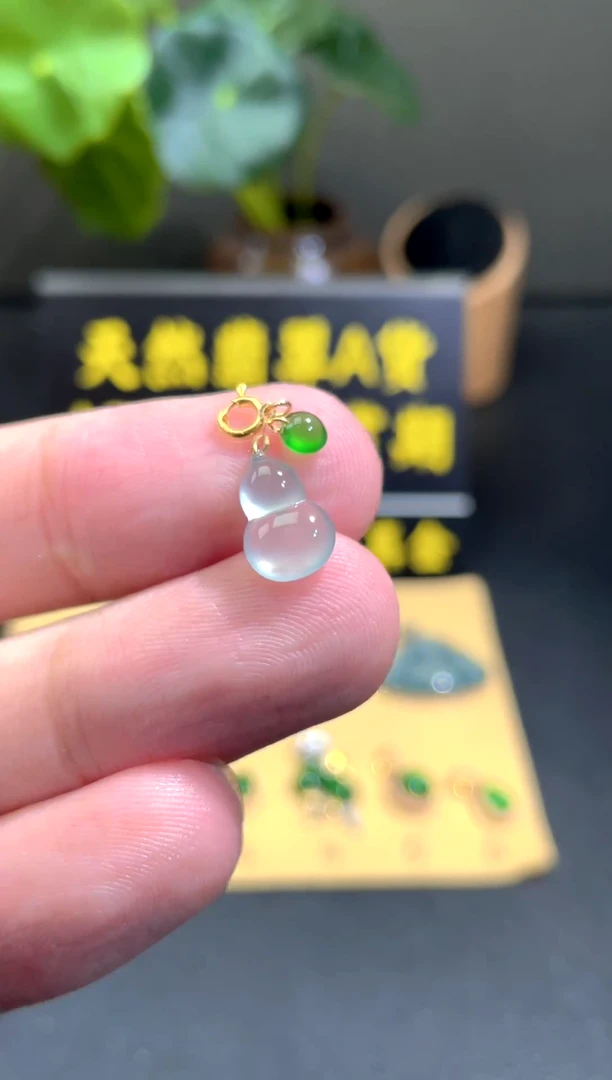 颈饰18K金镶嵌翡翠翡翠A货1