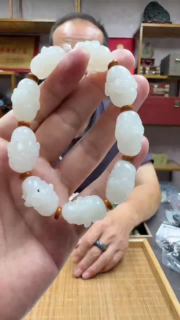 未镶嵌手链和田玉1山流水