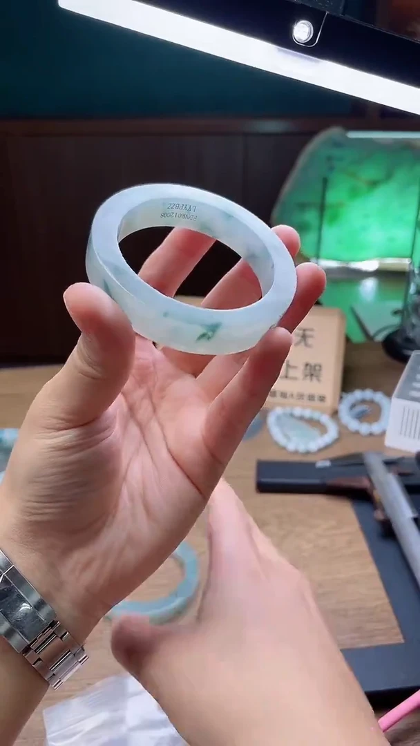 定制翡翠手镯未镶嵌心**水定制