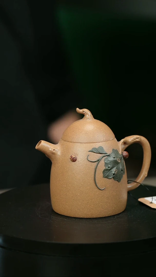 茶壶紫砂涛**辰H2308陈春芬段泥贴绘茄扭秦权