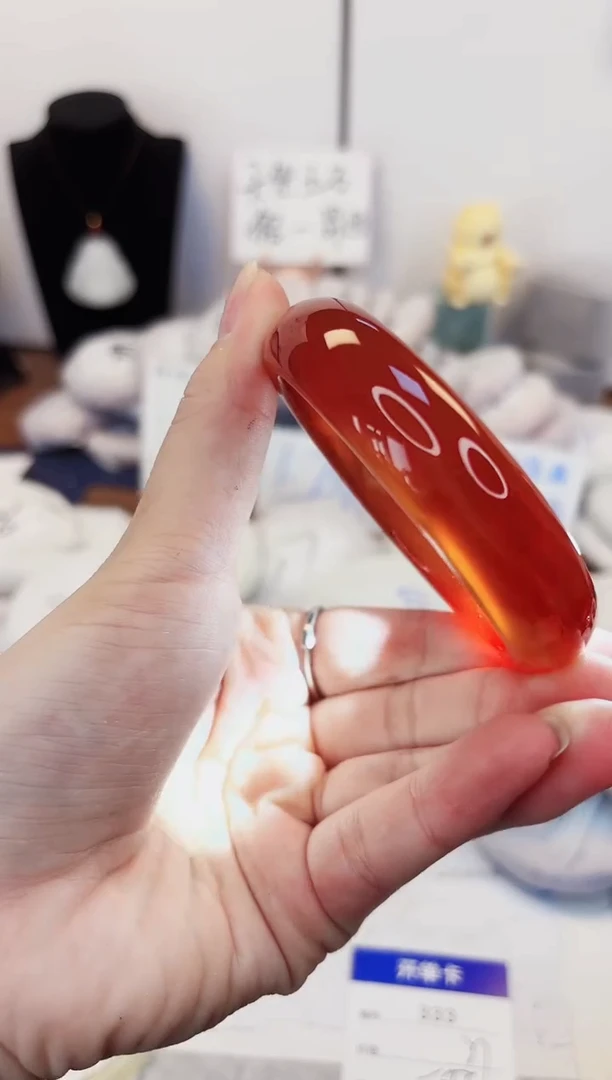 【闪购商品】石英质玉手镯未镶嵌333-玛瑙圈口58