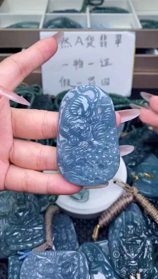 翡翠未镶嵌颈饰