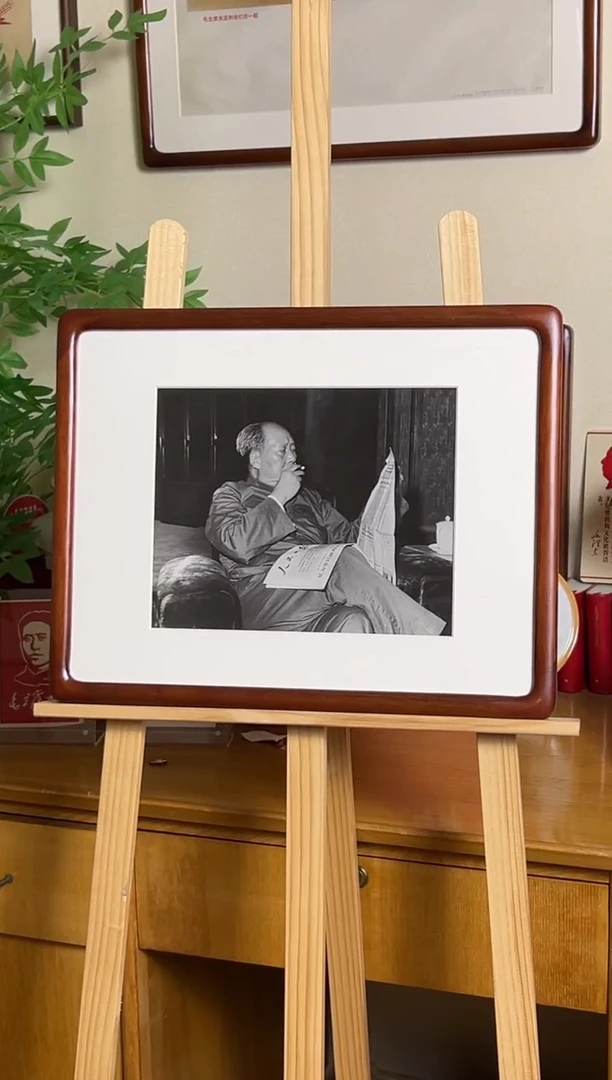 毛爷爷老照片 读报纸 新华社原底洗印 少见