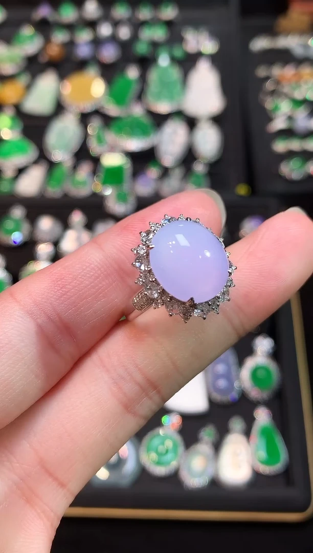 18K金镶嵌戒指翡翠满冰粉紫蛋面戒指