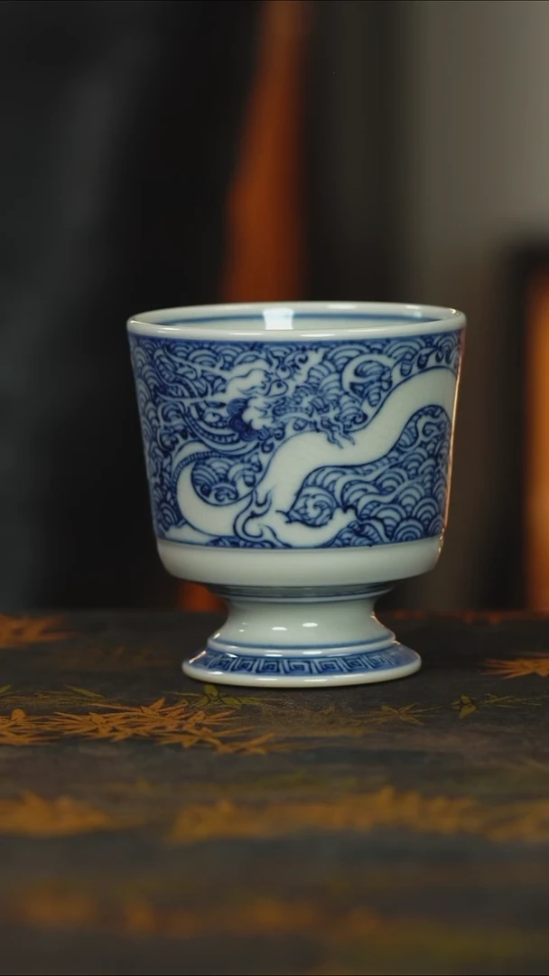 元黛工坊暗刻龙纹高足杯