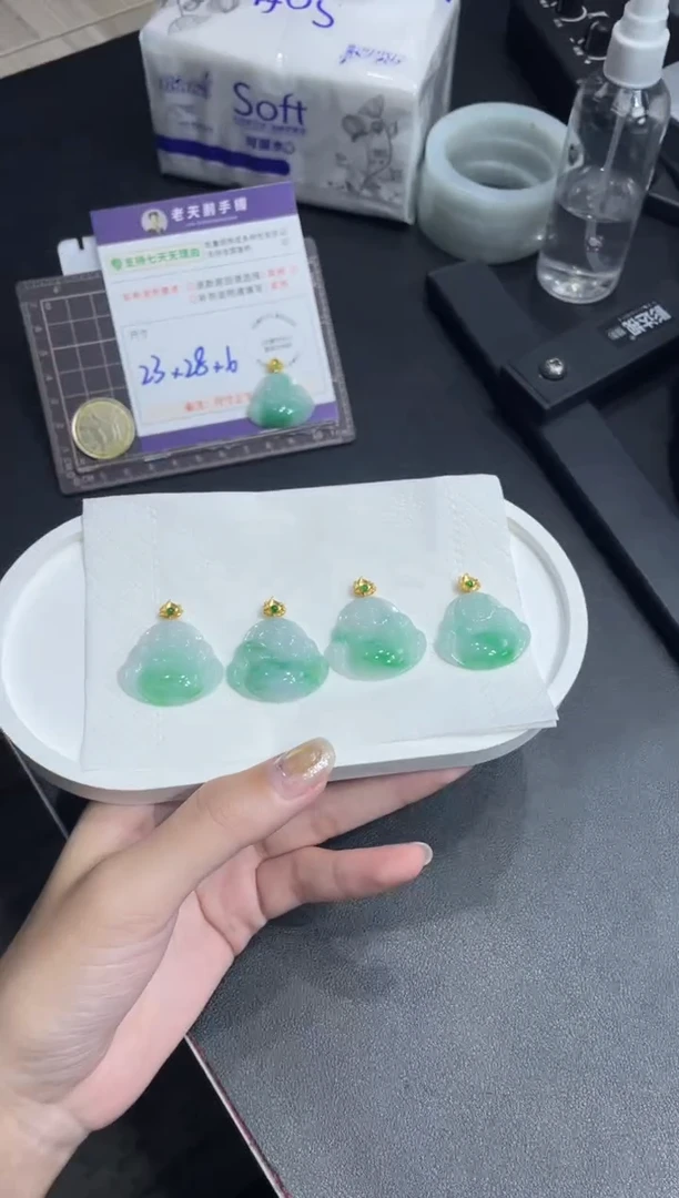 18K金镶嵌挂件翡翠冰绿佛公FL17配链/多样性发其一CP