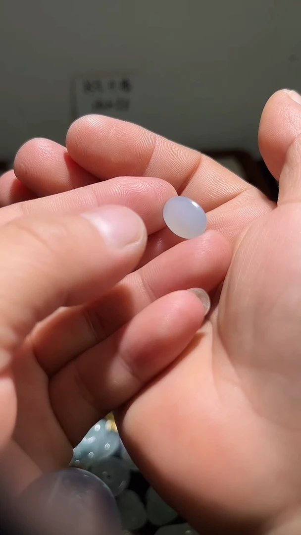 颈饰未镶嵌翡翠蛋面