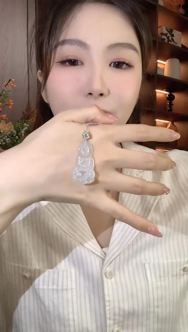吊坠(不含链)18K金镶嵌翡翠C7翡翠