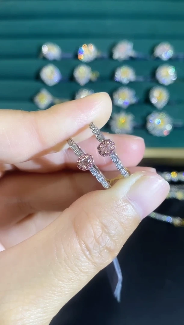 18K金镶嵌戒指钻石b****g戒指多样性发一