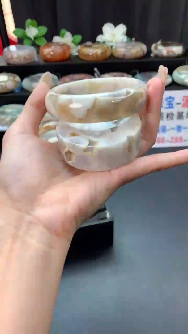未镶嵌手镯石英质玉（62圈口）赠送镯心 无证书