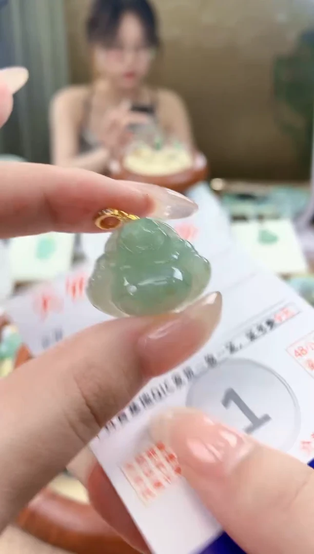 翡翠未镶嵌颈饰天然A货翡翠挂件