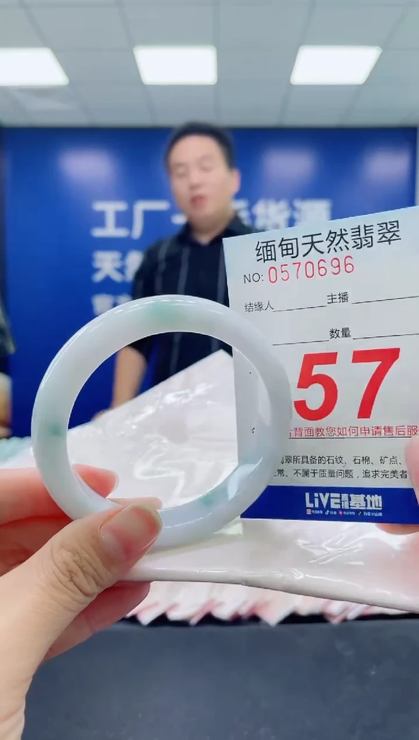 未镶嵌手镯翡翠天然翡翠手镯