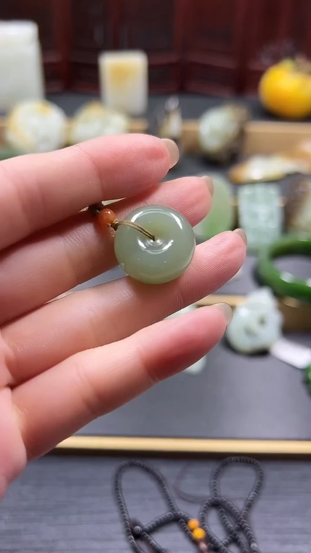 颈饰未镶嵌和田玉精美平安扣