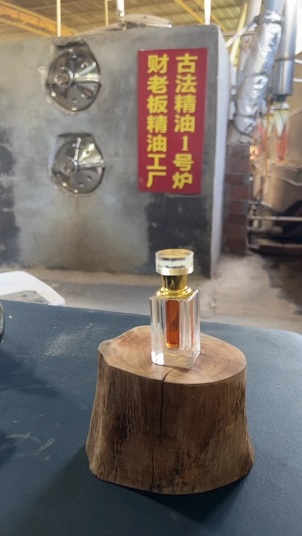 S****s红土鹧鸪斑古法蒸馏精油5克装