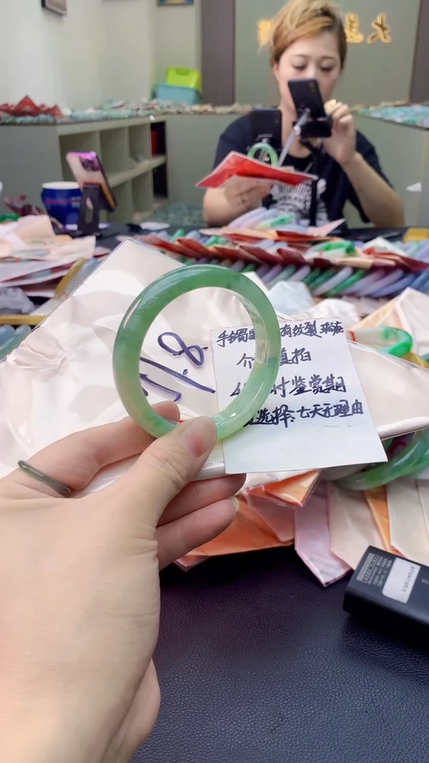 翡翠手镯未镶嵌0700550718