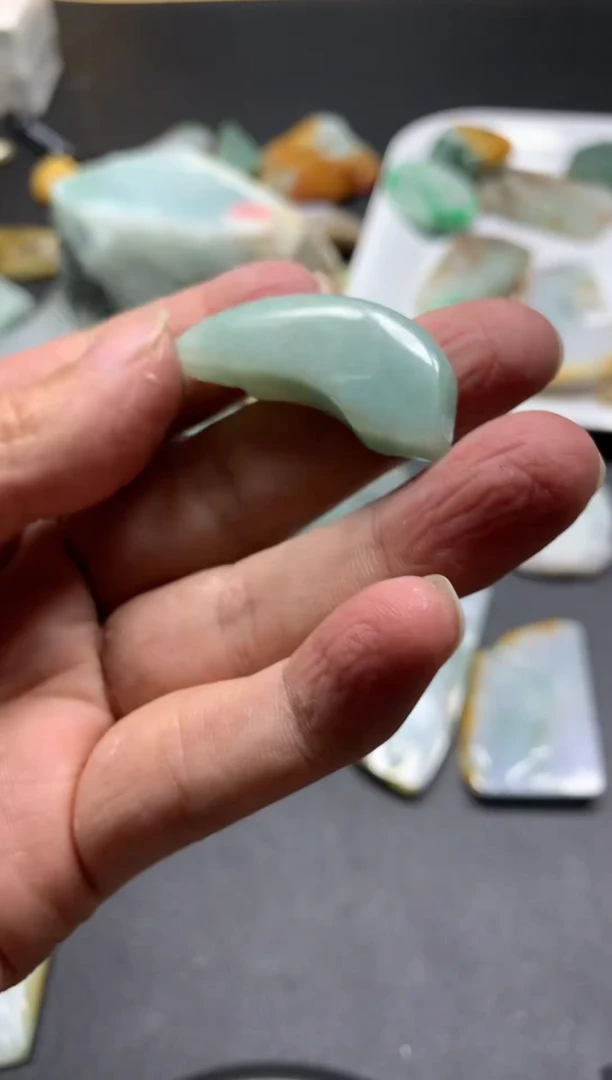 【闪购商品】翡翠颈饰未镶嵌天然货翡翠A货