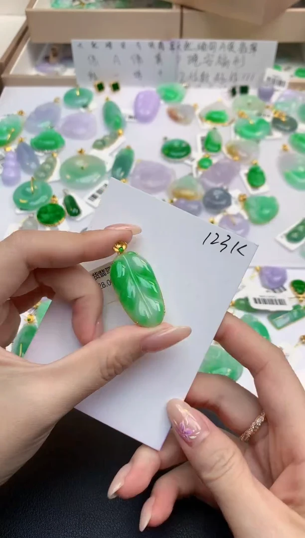 颈饰18K金镶嵌翡翠天然缅甸A货翡翠