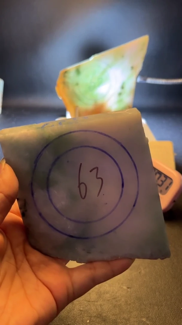 未镶嵌手镯定制翡翠如**娘翡翠