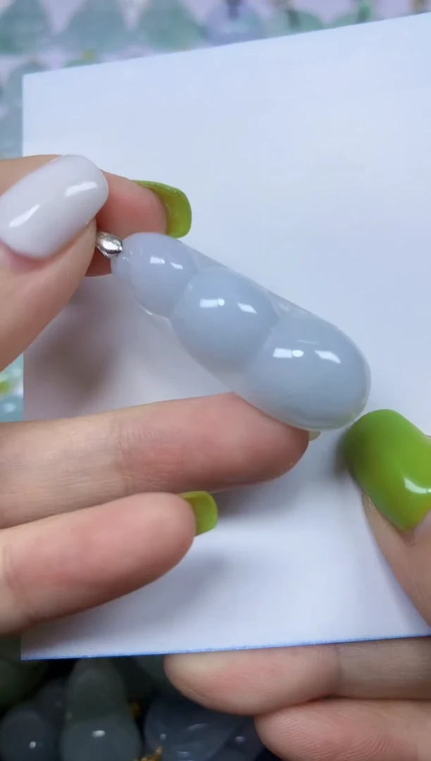 翡翠未镶嵌颈饰挂件