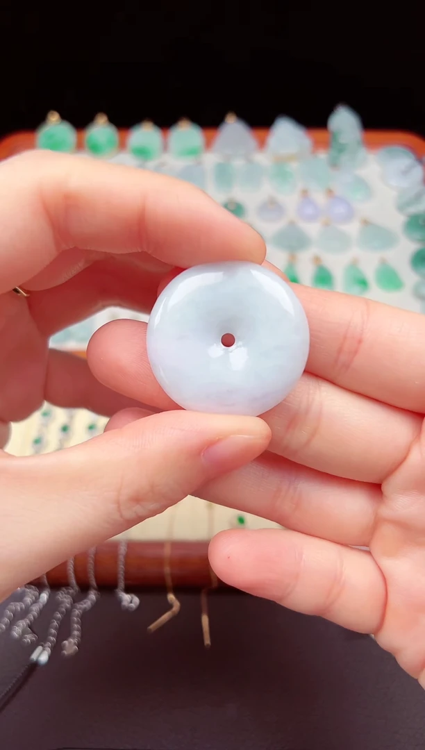 【闪购商品】翡翠颈饰未镶嵌平安扣