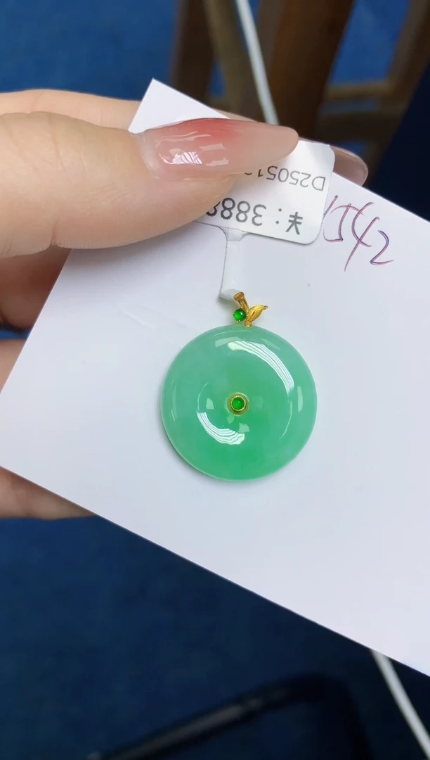 翡翠18K金镶嵌颈饰 天然缅甸翡翠A货