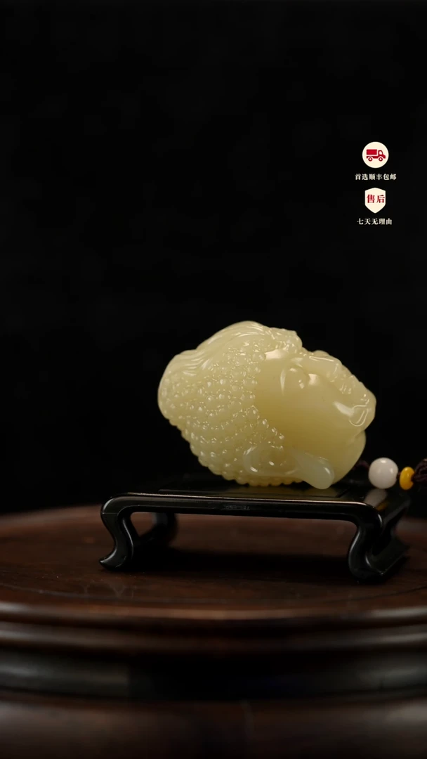 云南石一念之间手把件