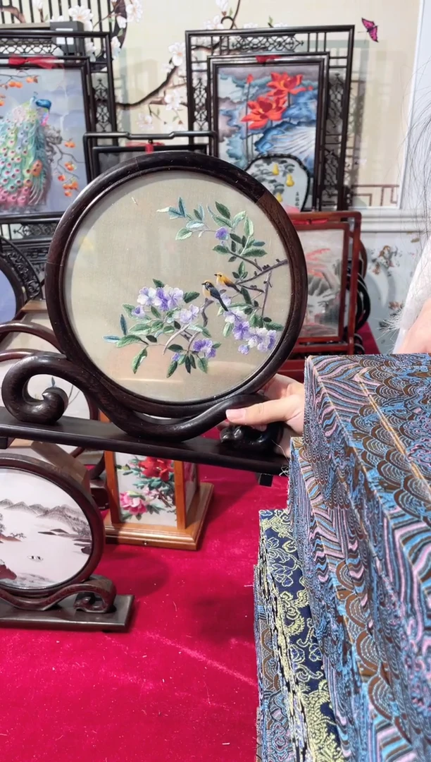 织绣精品苏绣手工刺绣，纯实木框架，摆件24