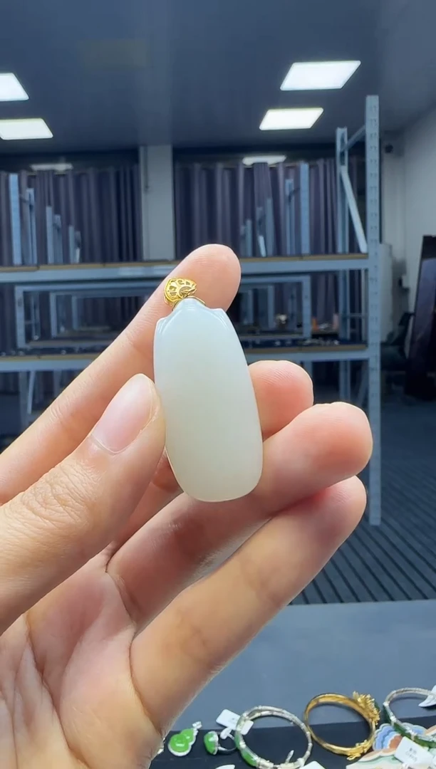 和田玉18K金镶嵌挂件1