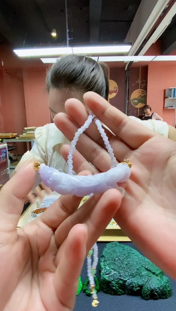 颈饰未镶嵌翡翠吊坠