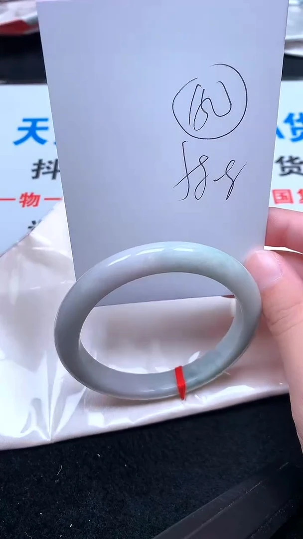 未镶嵌手镯翡翠.