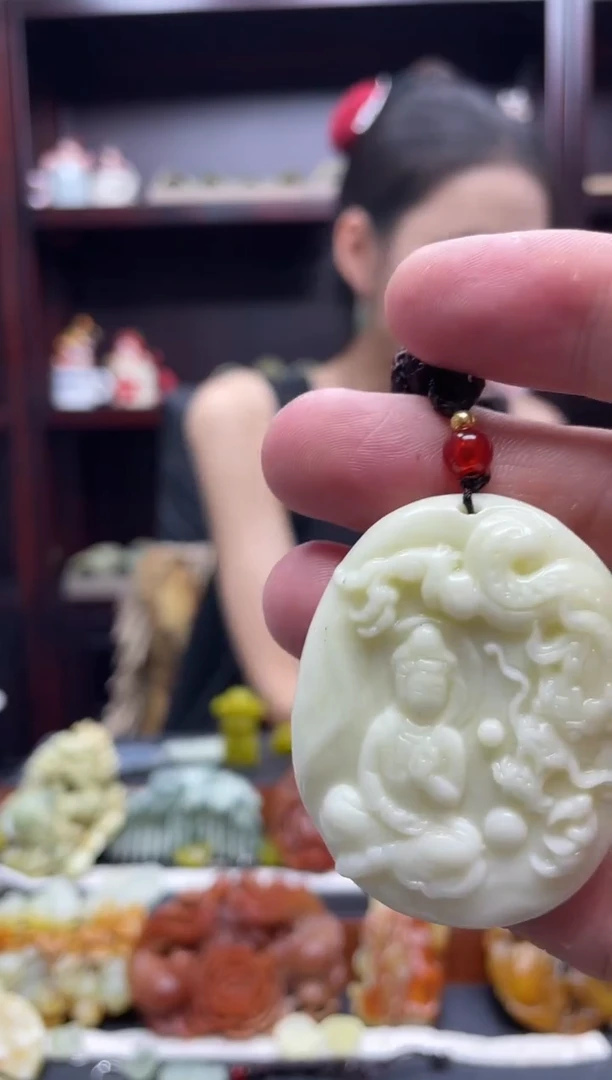 岫玉未镶嵌吊坠·