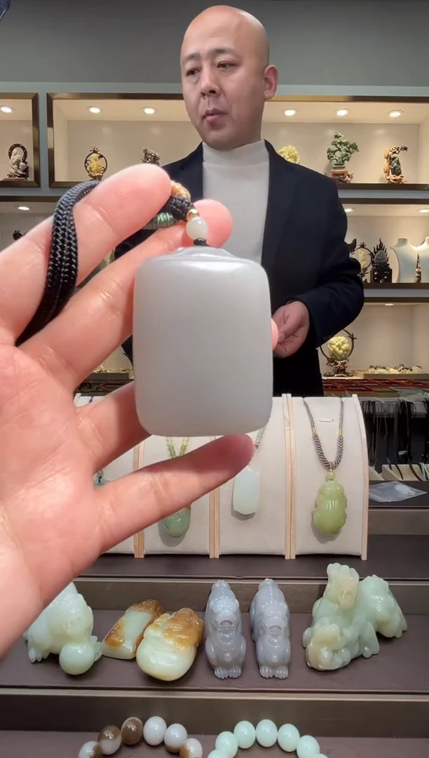 颈饰未镶嵌和田玉苏