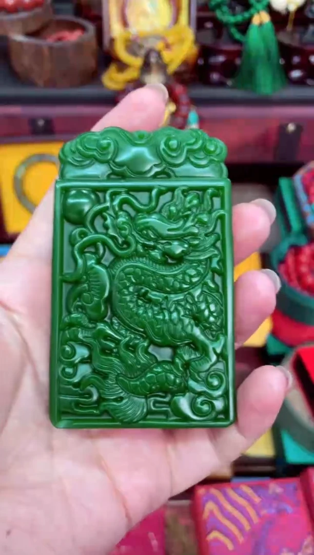 颈饰未镶嵌和田玉（碧玉）大龙牌