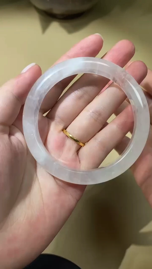 水晶手镯未镶嵌白