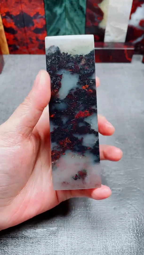 玉桂林鸡血玉石素章玉化口子料1