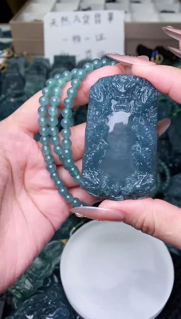 颈饰未镶嵌翡翠